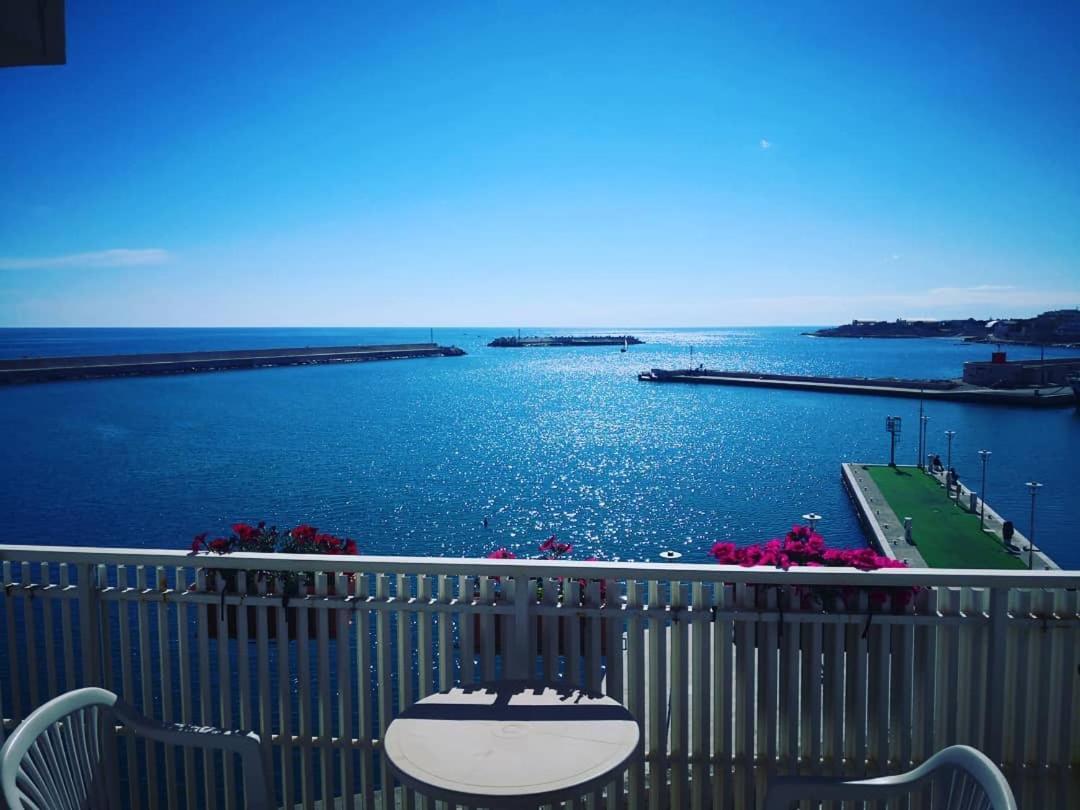 B&B La Baia Sea Rooms Бишелье Экстерьер фото